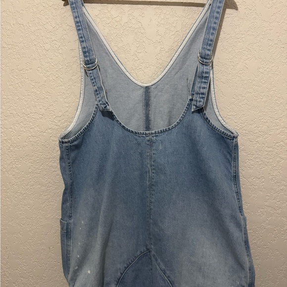 Free People High Roller Shortall in a denim wash with white paint splatters  med - Picture 3 of 4